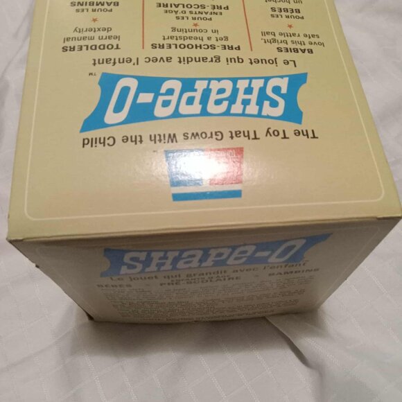 Vintage Tupperware Shape-O red and blue ball with yellow blocks in the box - Picture 1 of 5